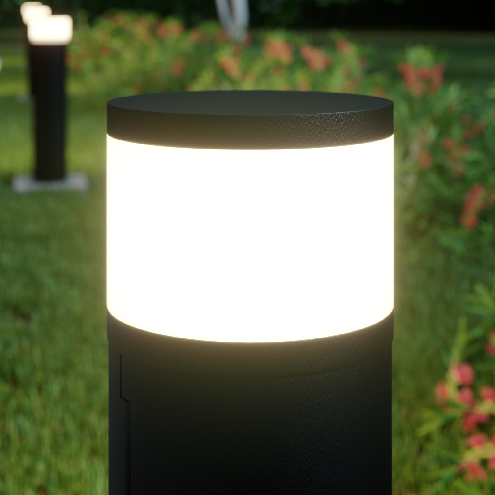 Lucande Sockellampe Corban anthrazit LED Außenleuchte mit Steckdose IP44 47,8cm - 4251096573626