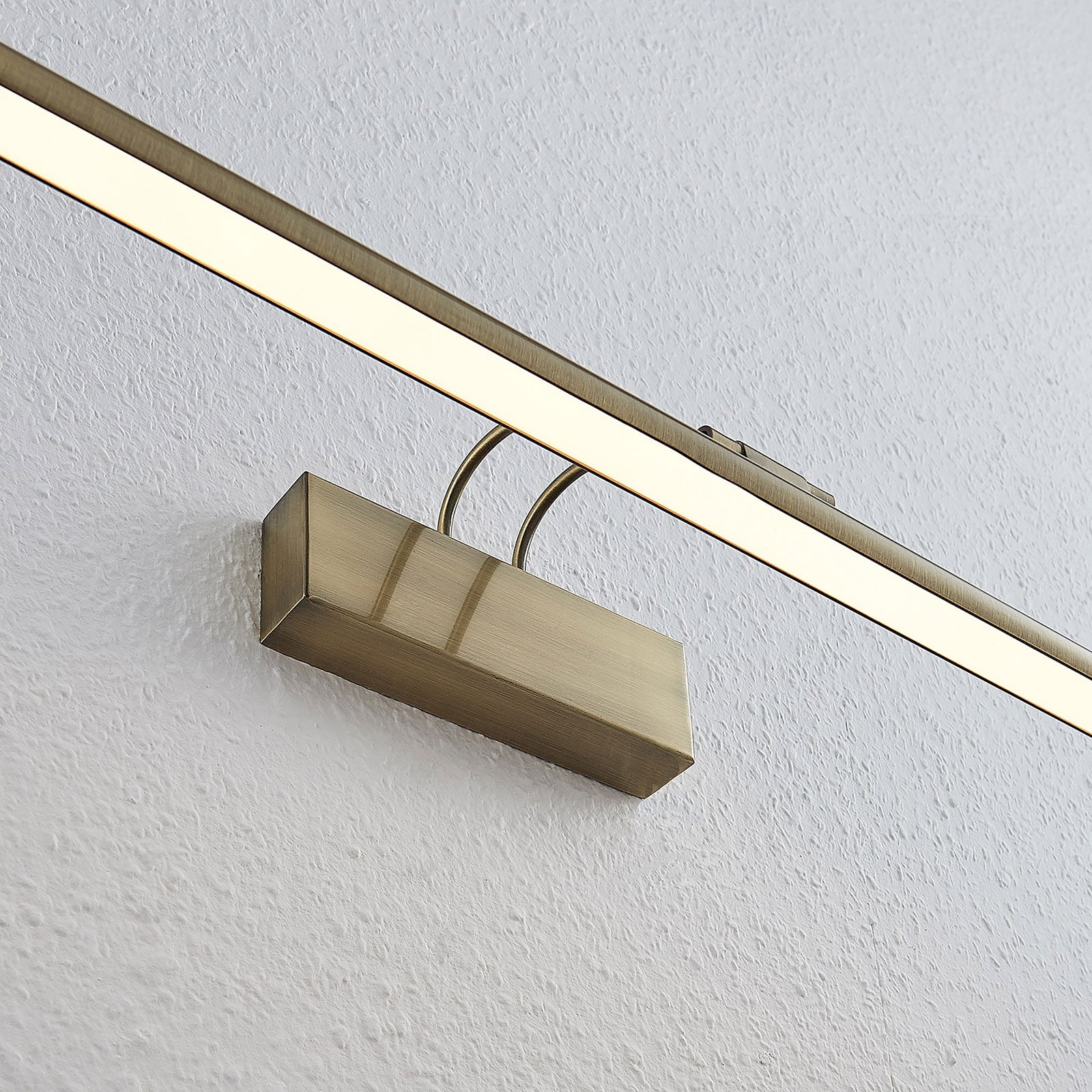 Lindby LED-Bilderleuchte Mailine Wandleuchte altmessing 69cm mit Schalter IP20 - 4251096559811