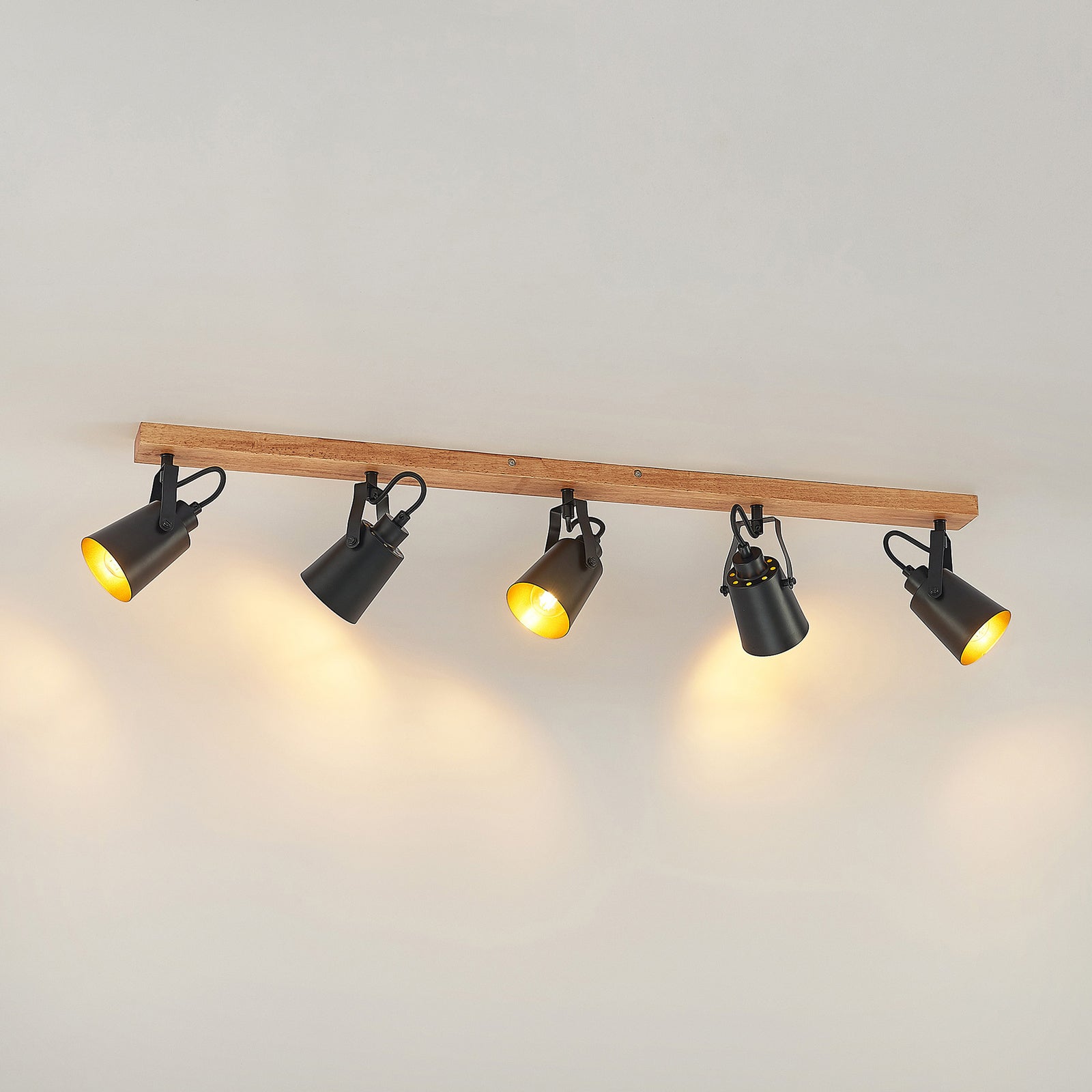 Lindby Deckenstrahler Kimban 5-flg 106 cm Holz Metall dimmbar schwarz/gold - 4251911706802