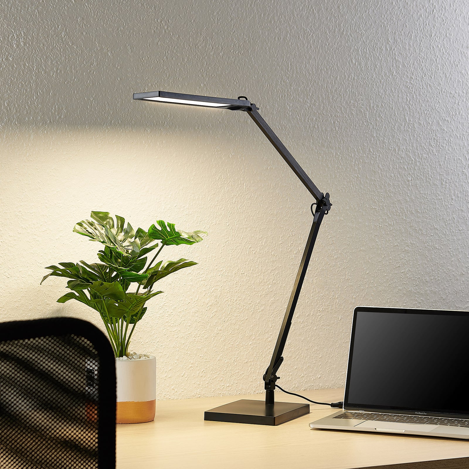 Lindby Tischlampe Antisa LED dimmbar CCT schwarz höhenverstellbar 1000 Lumen - 4251096589177