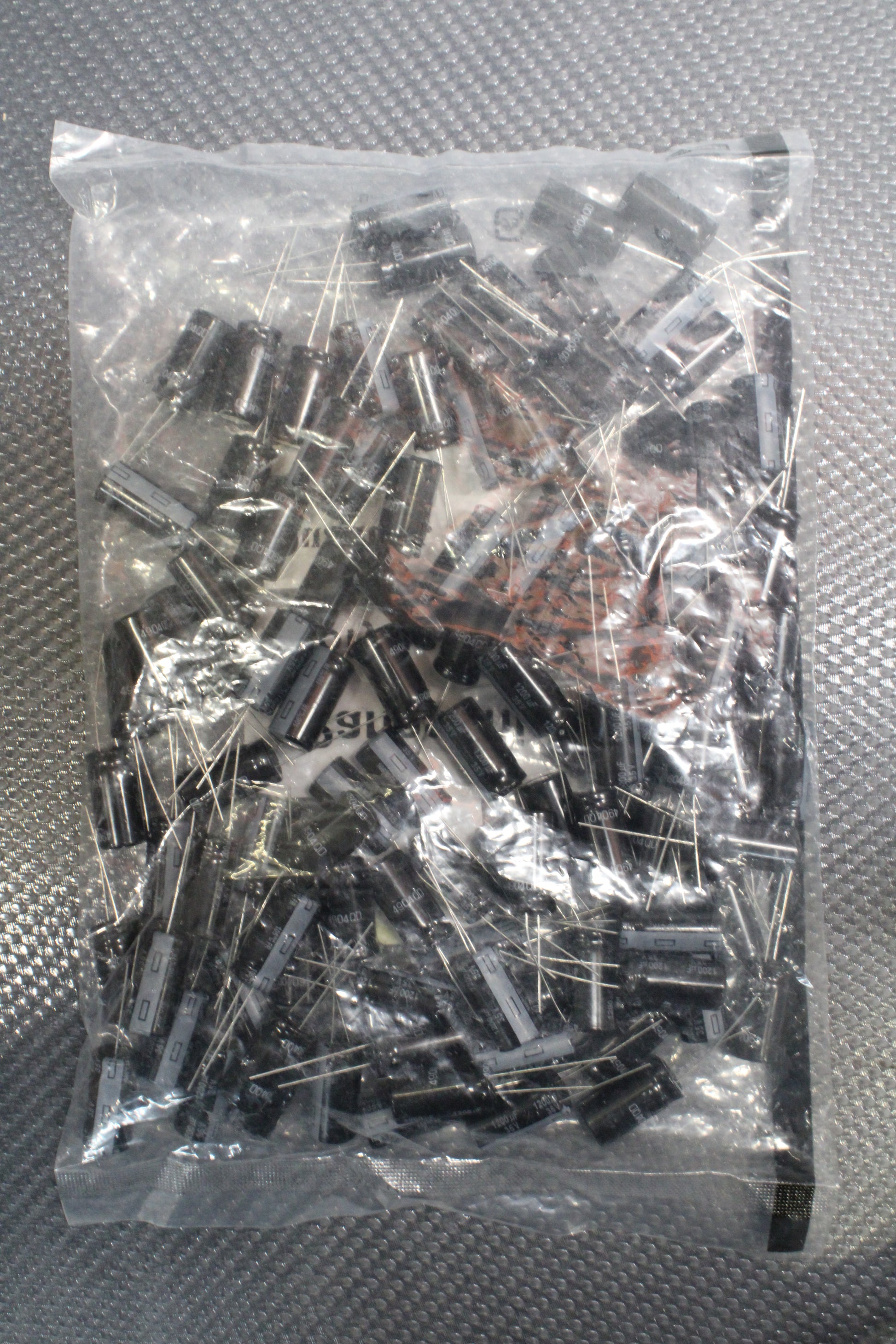 Panasonic Elektrolyt-Kondensator Kondensator 1200µF 35V radial 100 STÜCK - 9900003762510