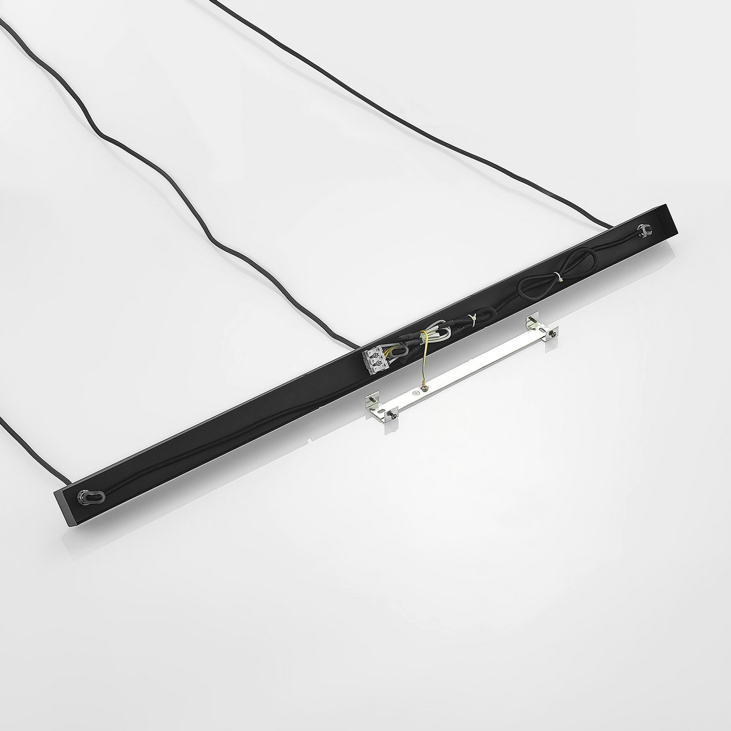 Suspension Lucande Wilja (référence Amber679), produit de seconde main. 