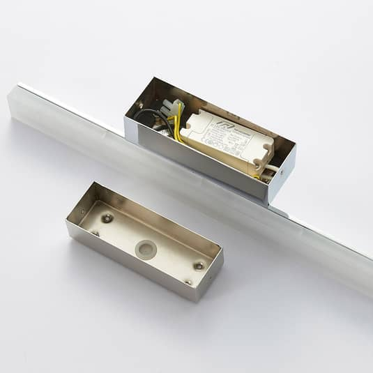 Applique murale LED Lucande Julie pour salle de bain, lampe de salle de bain, forme allongée, Ch163