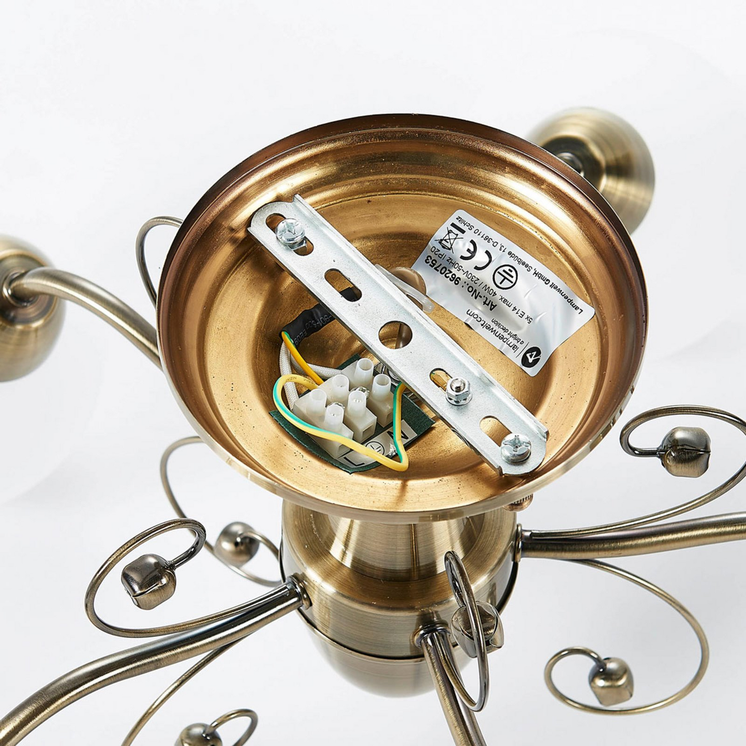 Plafonnier Lindby Corentin, lampe de salon, plafonnier décoratif E14 Lam165, produit de seconde main.