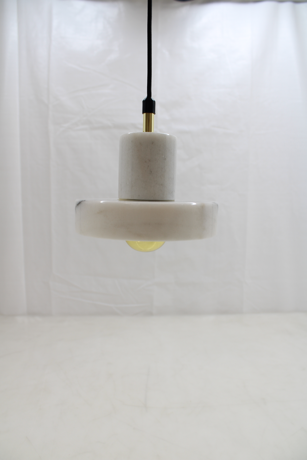Suspension Tom Dixon Stone de qualité B avec abat-jour en marbre.
