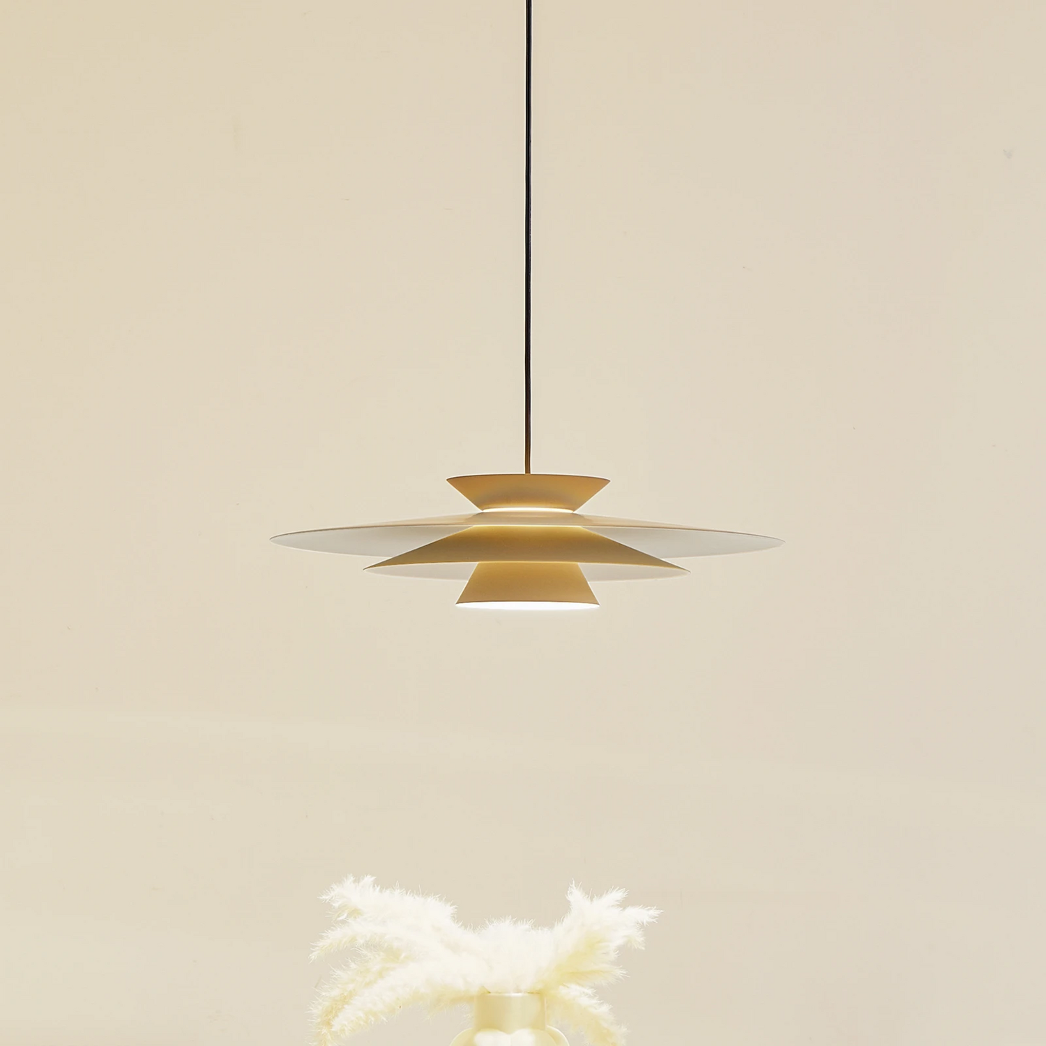 Suspension LED Lucande Livie, lampe suspendue en aluminium beige Ø 50 cm