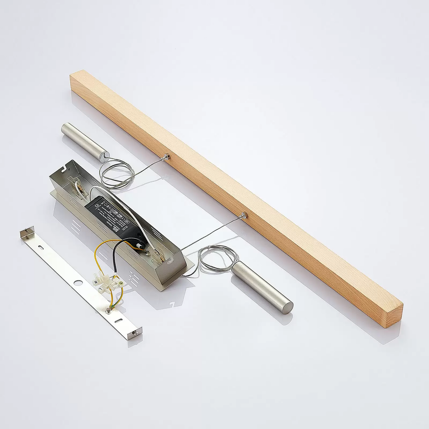 Suspension LED Lucande Pia, plafonnier suspendu LED Bu486, produit d'occasion.