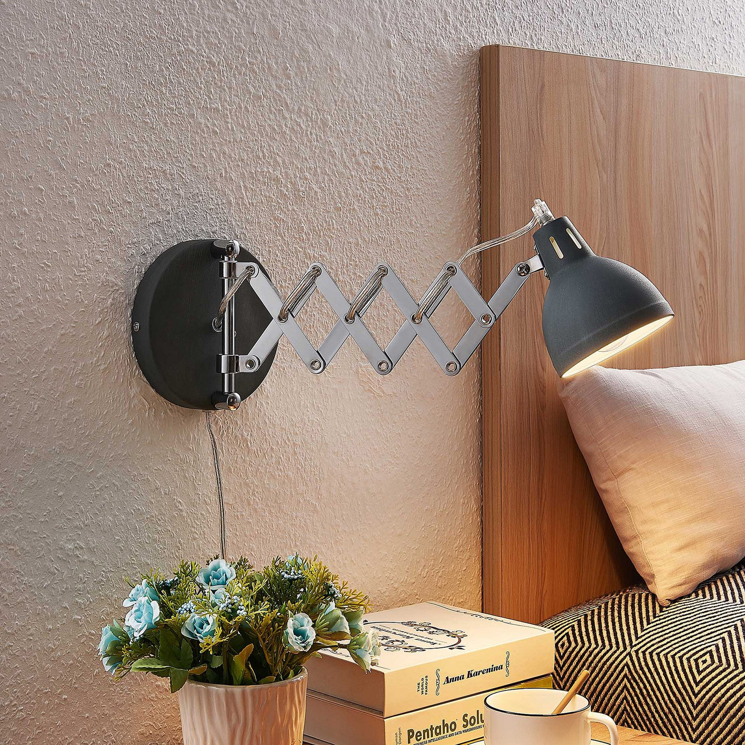 Applique murale Lindby Theon, lampe de lecture, bras articulé, fer 