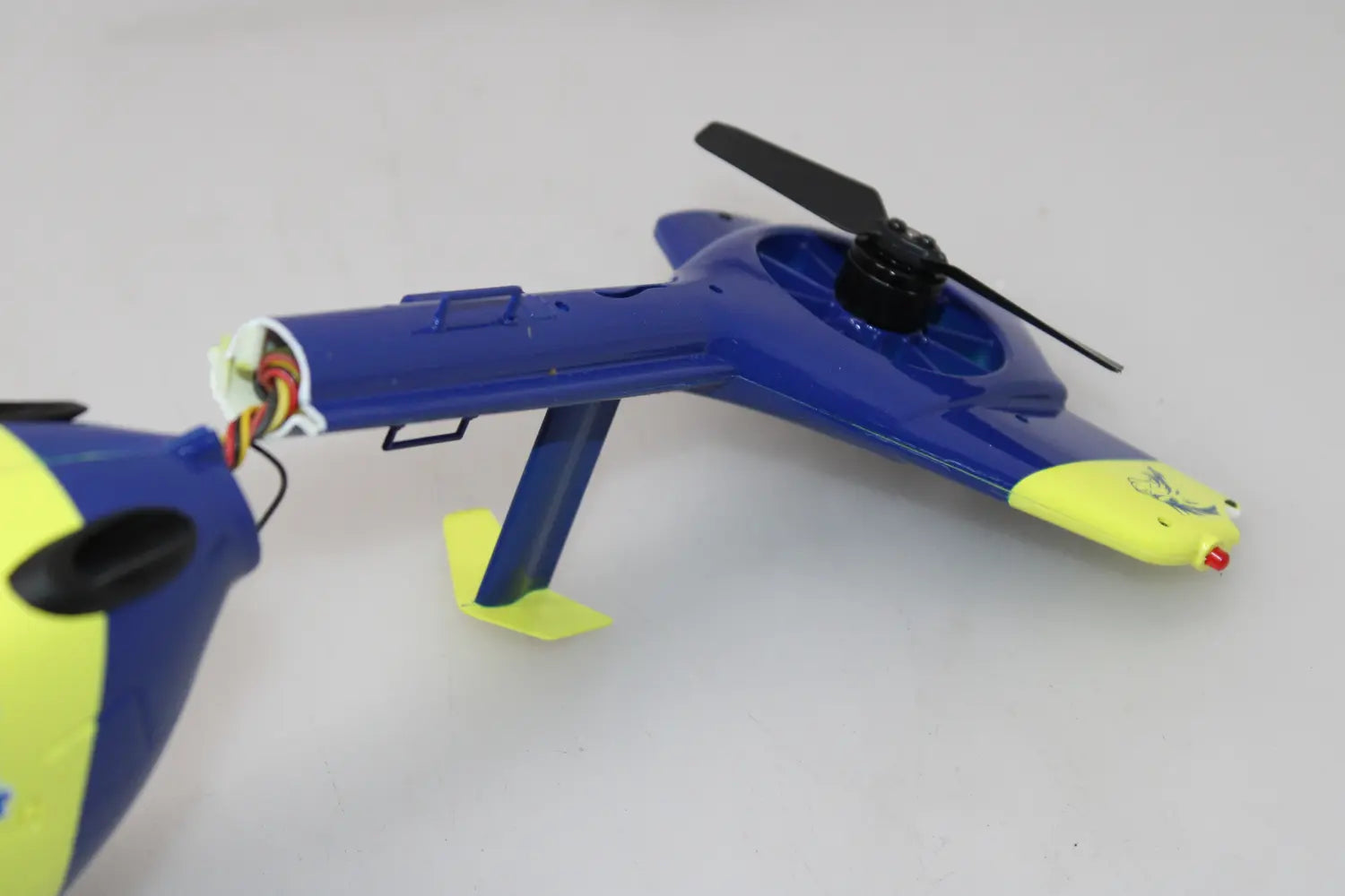 D-Ware Amewi Afx 135 Pro Alpine Air Rc Hubschrauber Rt F Modellbau Defektware - 4262408975885