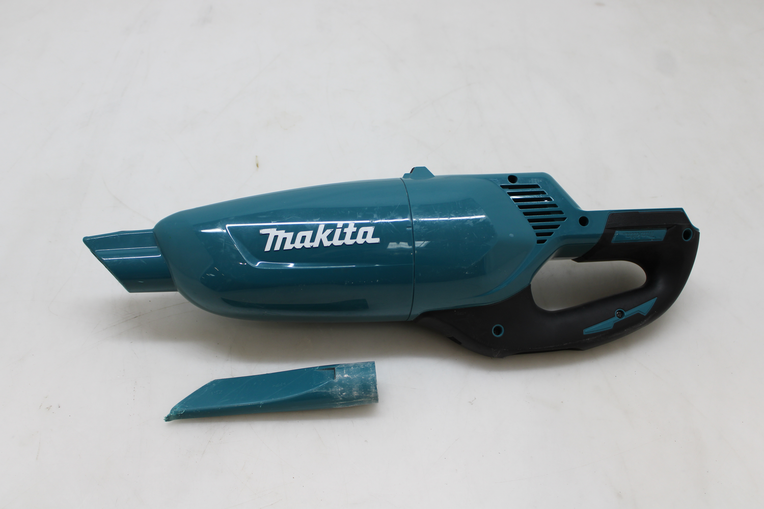 D-Ware Makita Akku Handstaubsauger Staubsauger Handsauger Akkusauger Defektware718