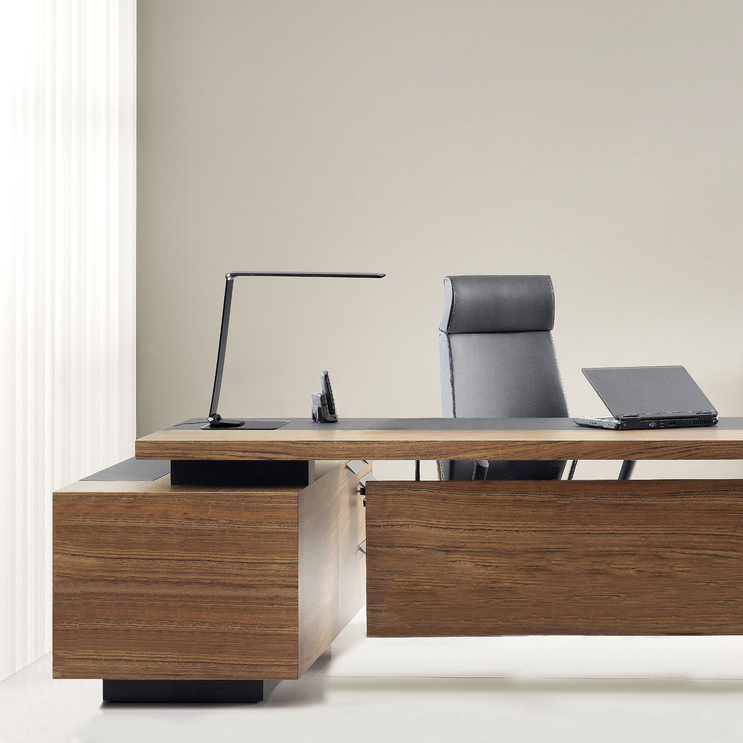 Lampe de bureau LED Aluminor, lampe de table, base en verre Starglass, 79 € (produit de seconde main)