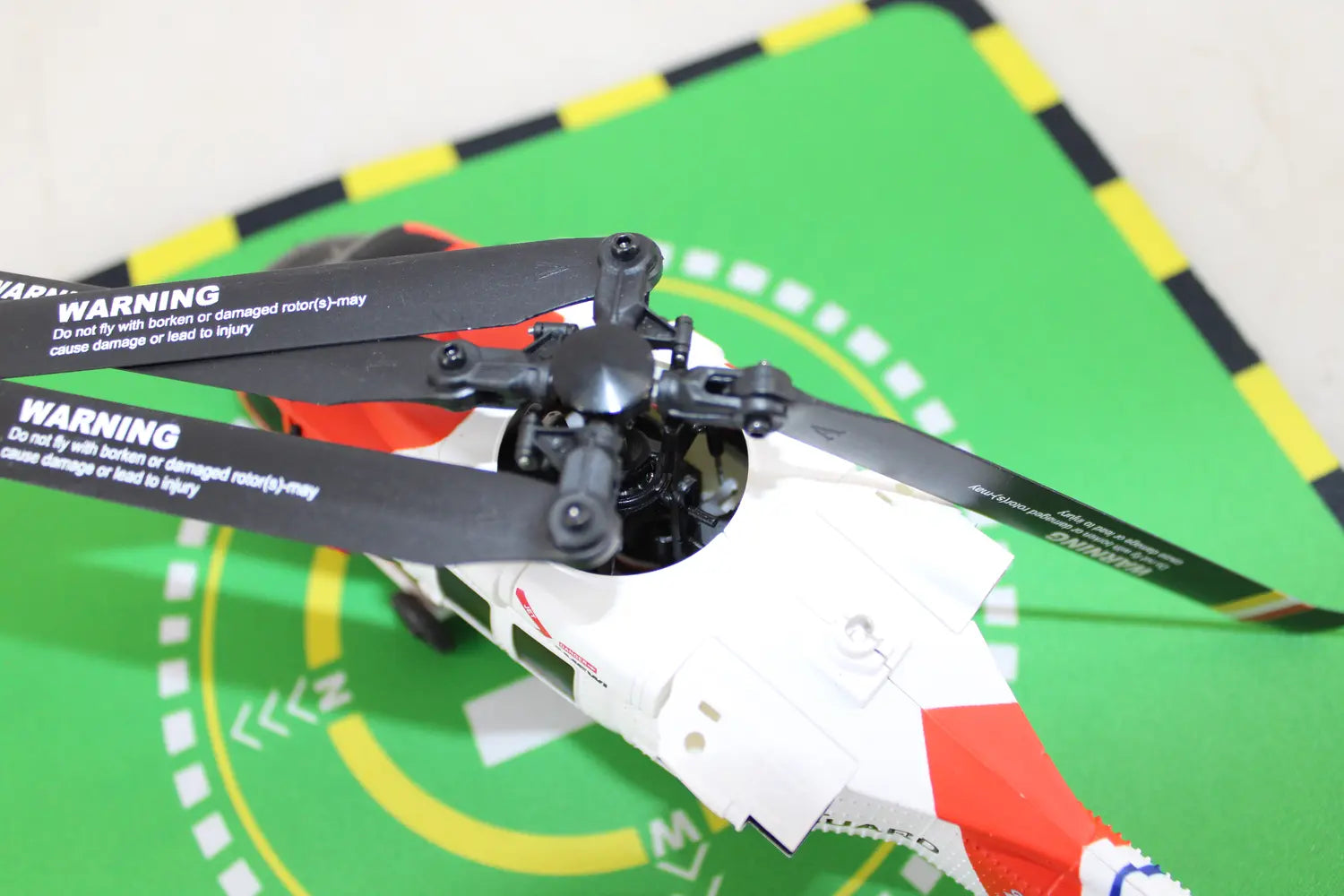 D-Ware Amewi Uh 60 L Black Hawk Coastguard Brushless Helikopter Rc Defektware - 4262500341816
