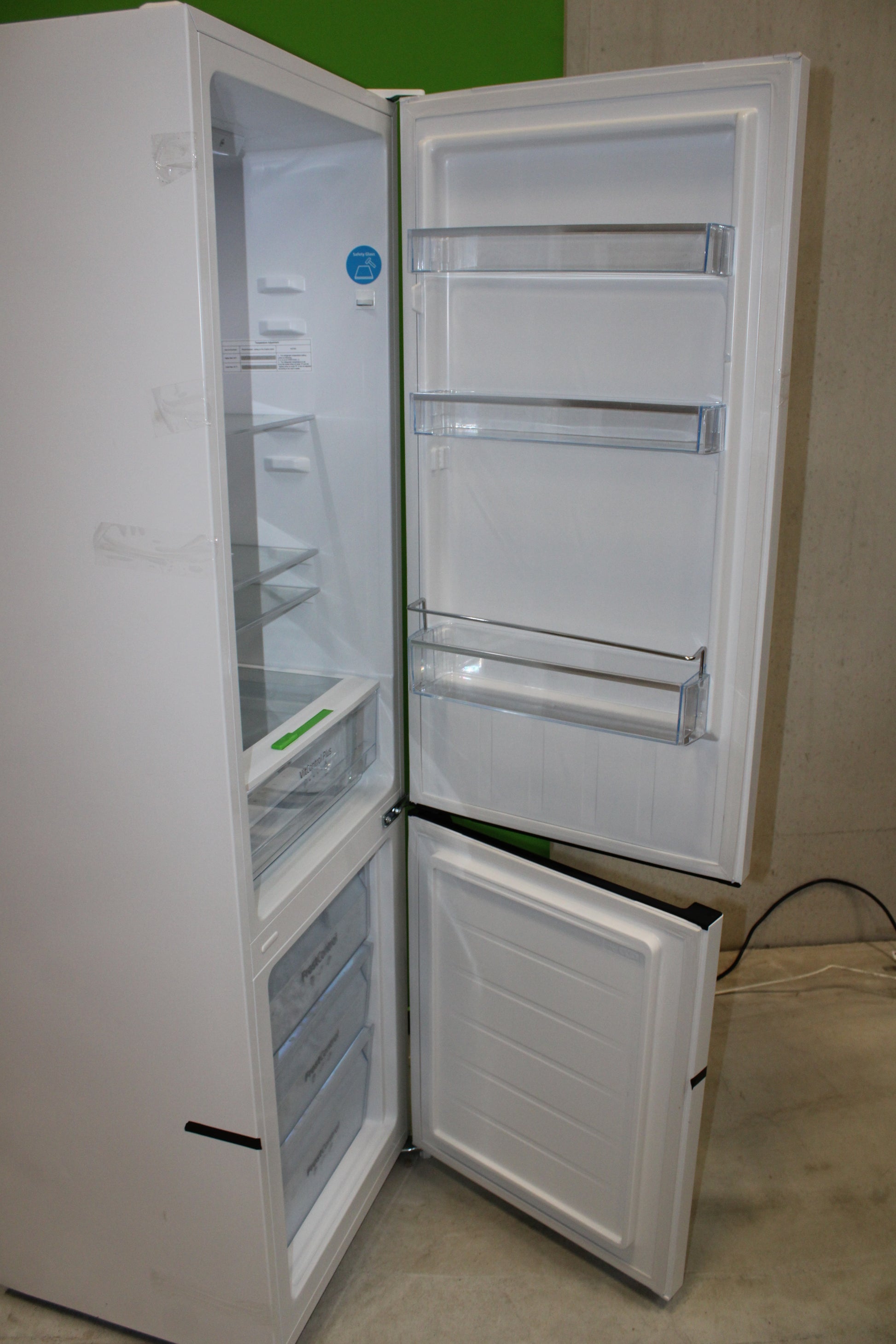 Amica Kühl-Gefrier-Kombination Kühlschrank 262 l Weiß KGCL 387150 W SIEHE TEXT - 5906006714413