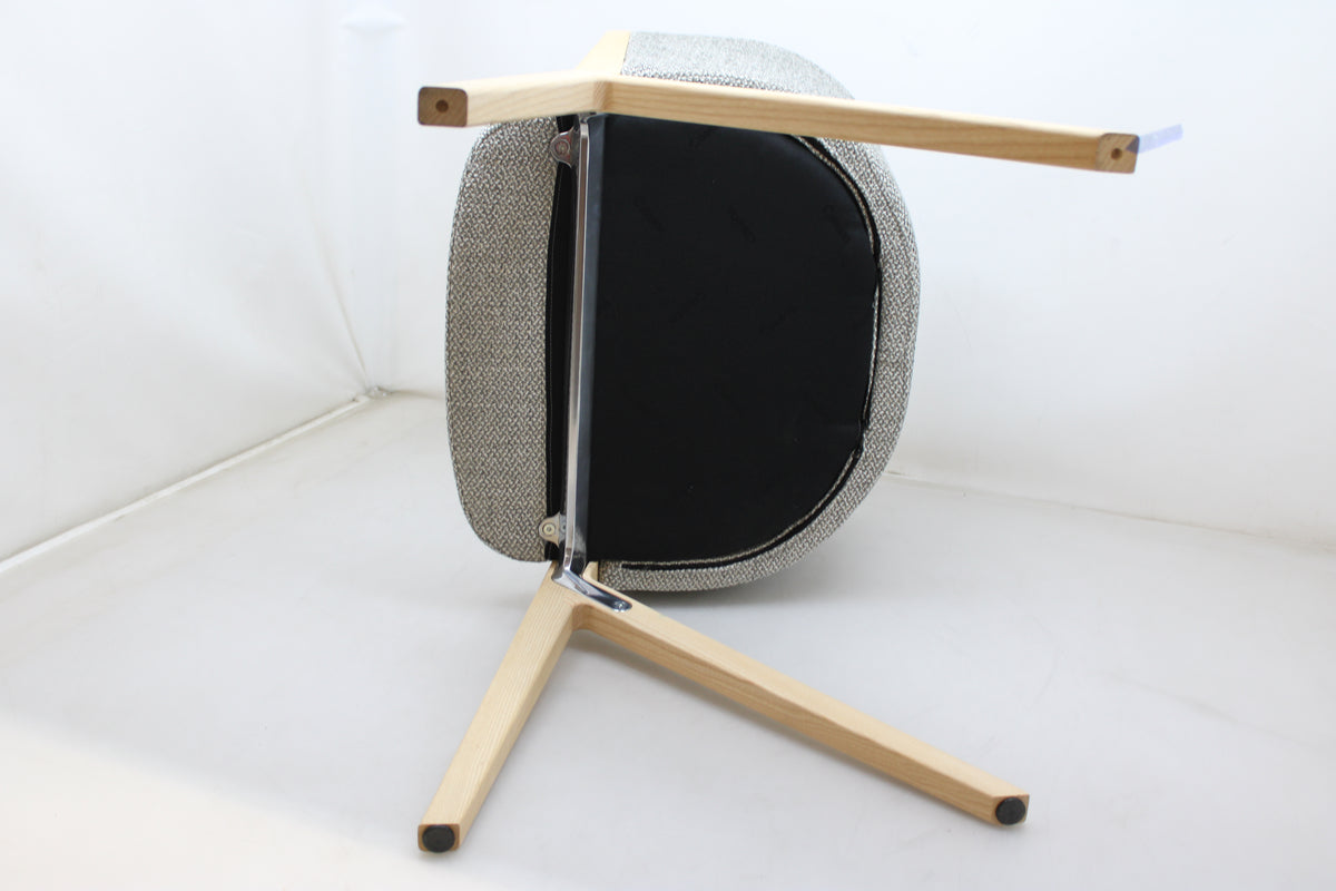 Cassina 397 M10 Armlehnstuhl Designerstuhl grau Holzbeine - 1