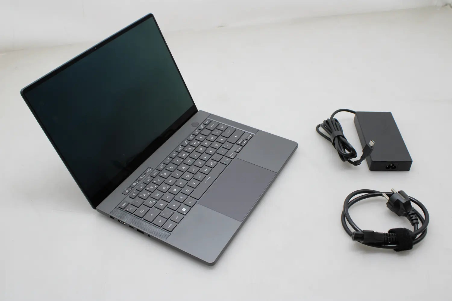 C-Ware Asus Rog Ga403 Ui Qs024 W 14 Zoll Notebook Laptop Rtx 4060 Siehe Text/Foto - 4711387443330