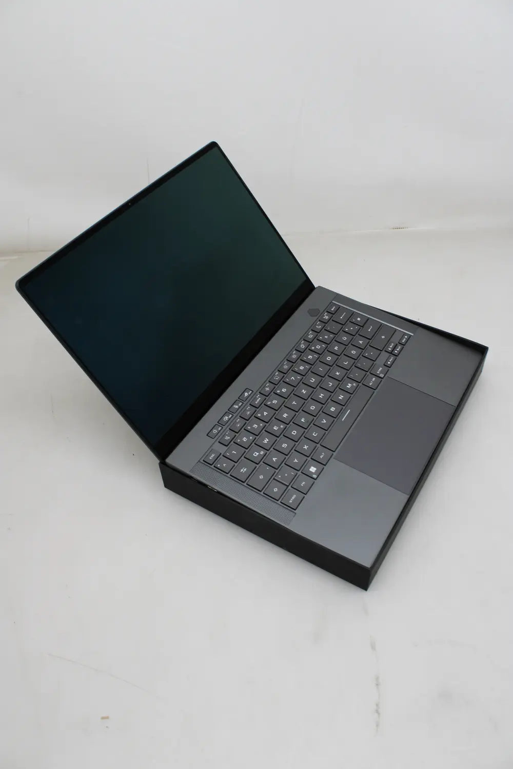 C-Ware Asus Rog Ga403 Ui Qs024 W 14 Zoll Notebook Laptop Rtx 4060 Siehe Text/Foto - 4711387443330