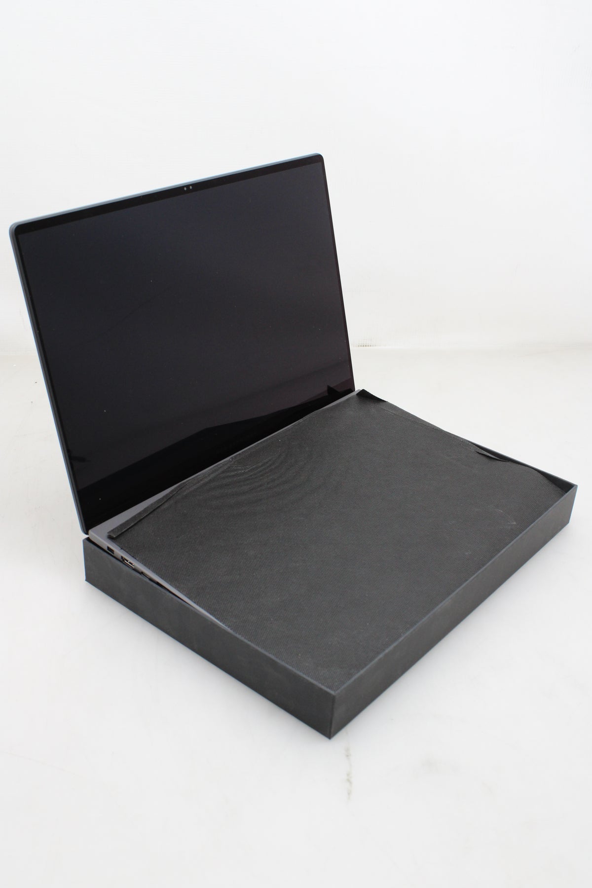 ASUS ROG Zephyrus G16 AI Notebook Laptop R9 HX 370 32 1 4070 SIEHE TEXT/FOTO - 4711387660171