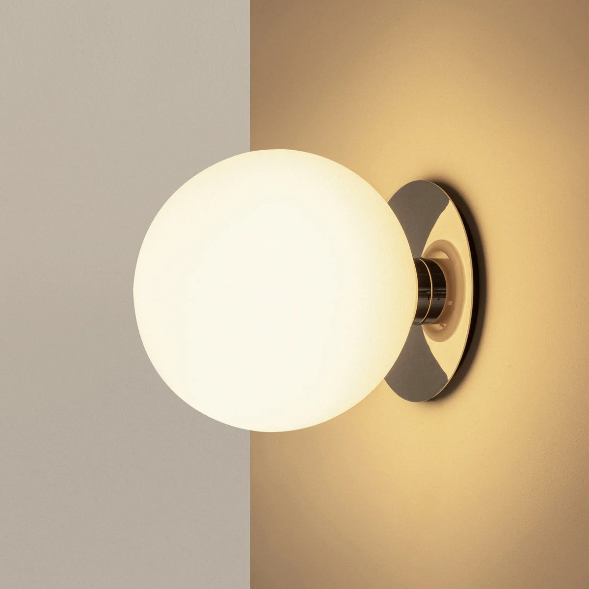 Audo Leuchte Lampe Wand Decke LED Opalglas Stahl poliert silber E27 dimmbar - 5709262273744