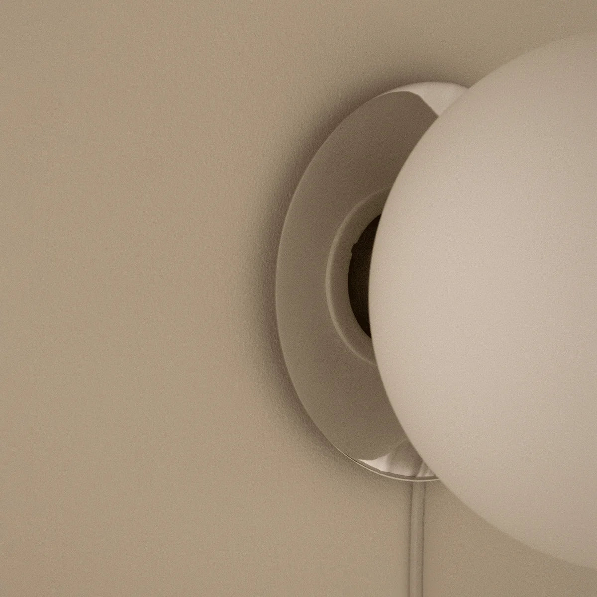 Audo Leuchte Lampe Wand Decke LED Opalglas Stahl poliert silber E27 dimmbar - 5709262273744
