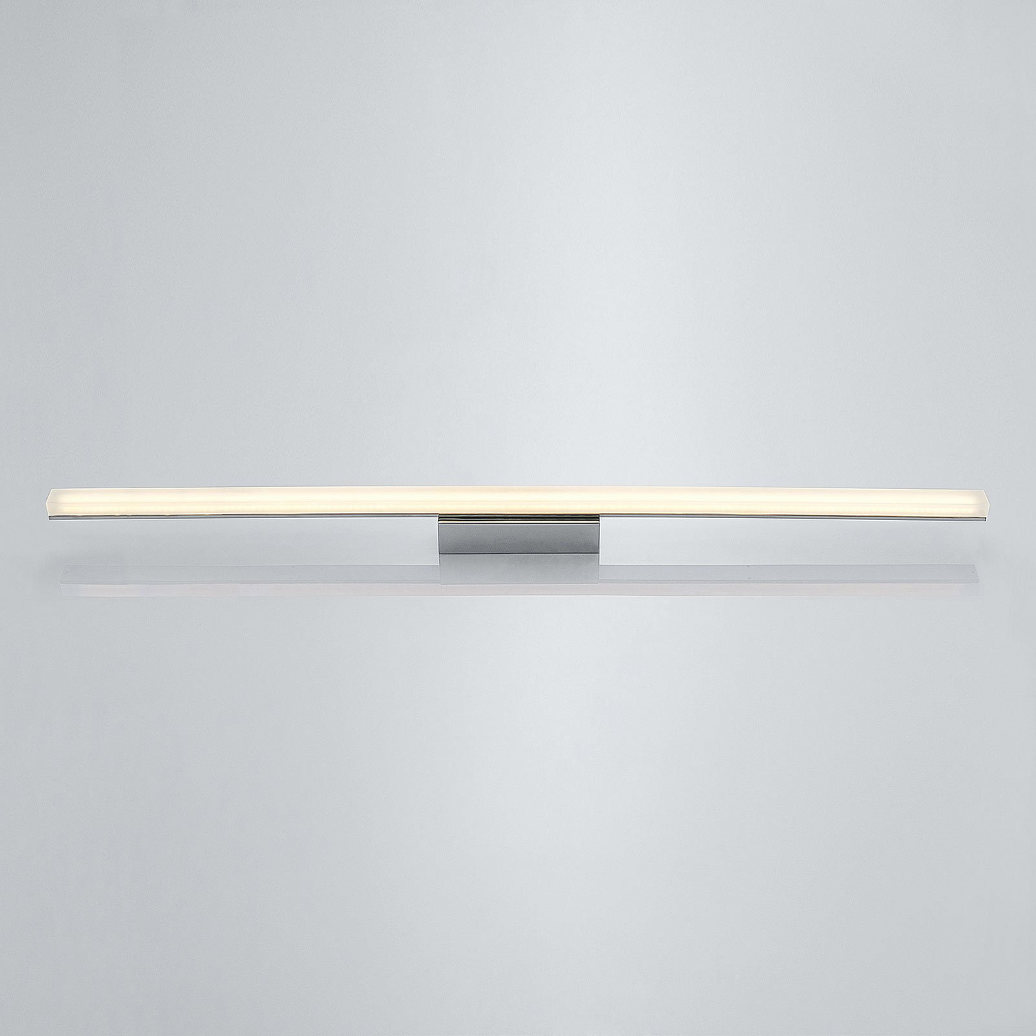Plafonnier LED allongé Lindby de qualité B, modèle Levke, indice de protection IP44 840 