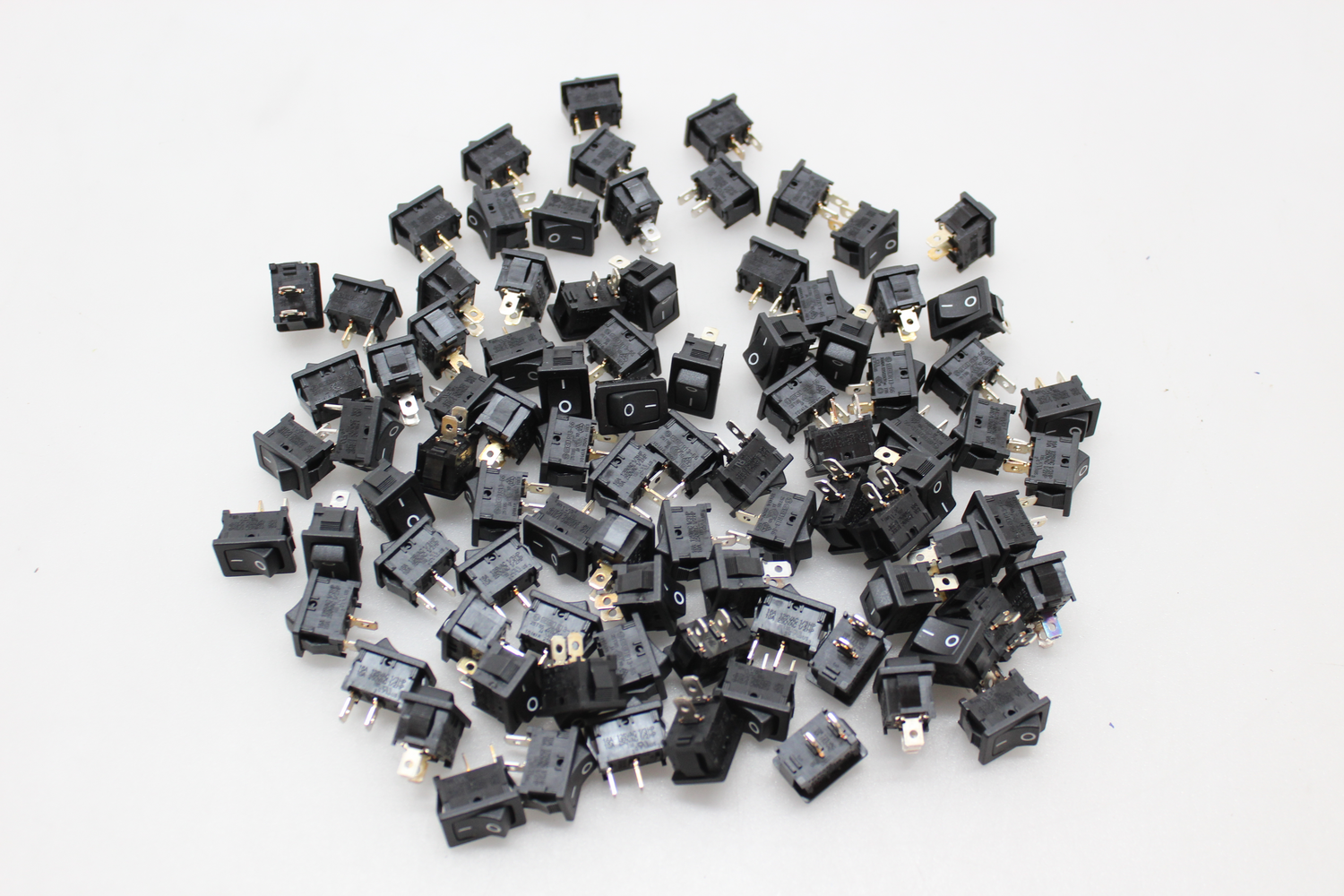 B-Ware Tru Components 1587515 Wippschalter Tc R13 66 A 02 250 V/Ac 6 A 89 Stück