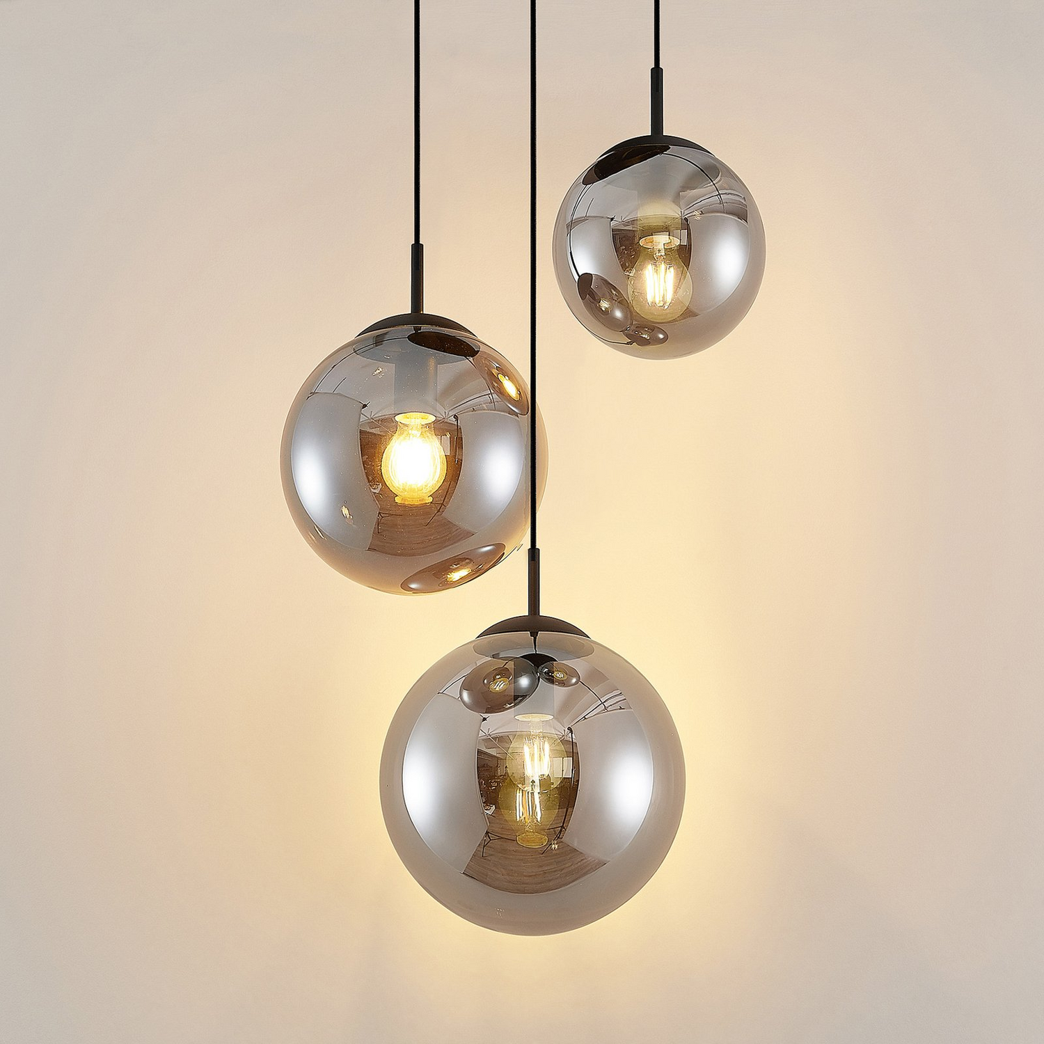 Suspension Lindby Teeja de catégorie B avec 3 globes en verre, lampe, suspension, IP20, Rauchg297