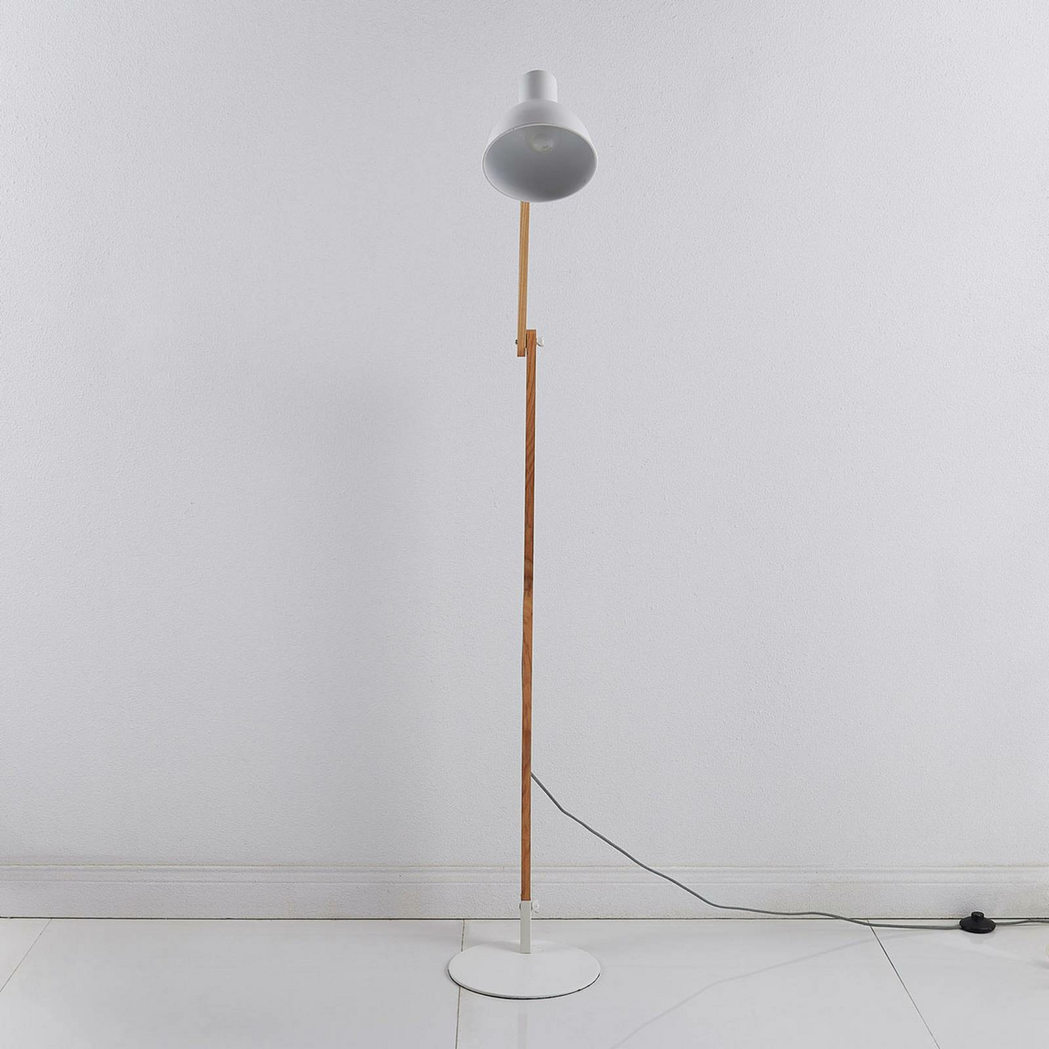 B-Ware Lindby Shivanja Stehlampe Wohnzimmerleuchte Standleuchte Stehleuchte E27 Holz