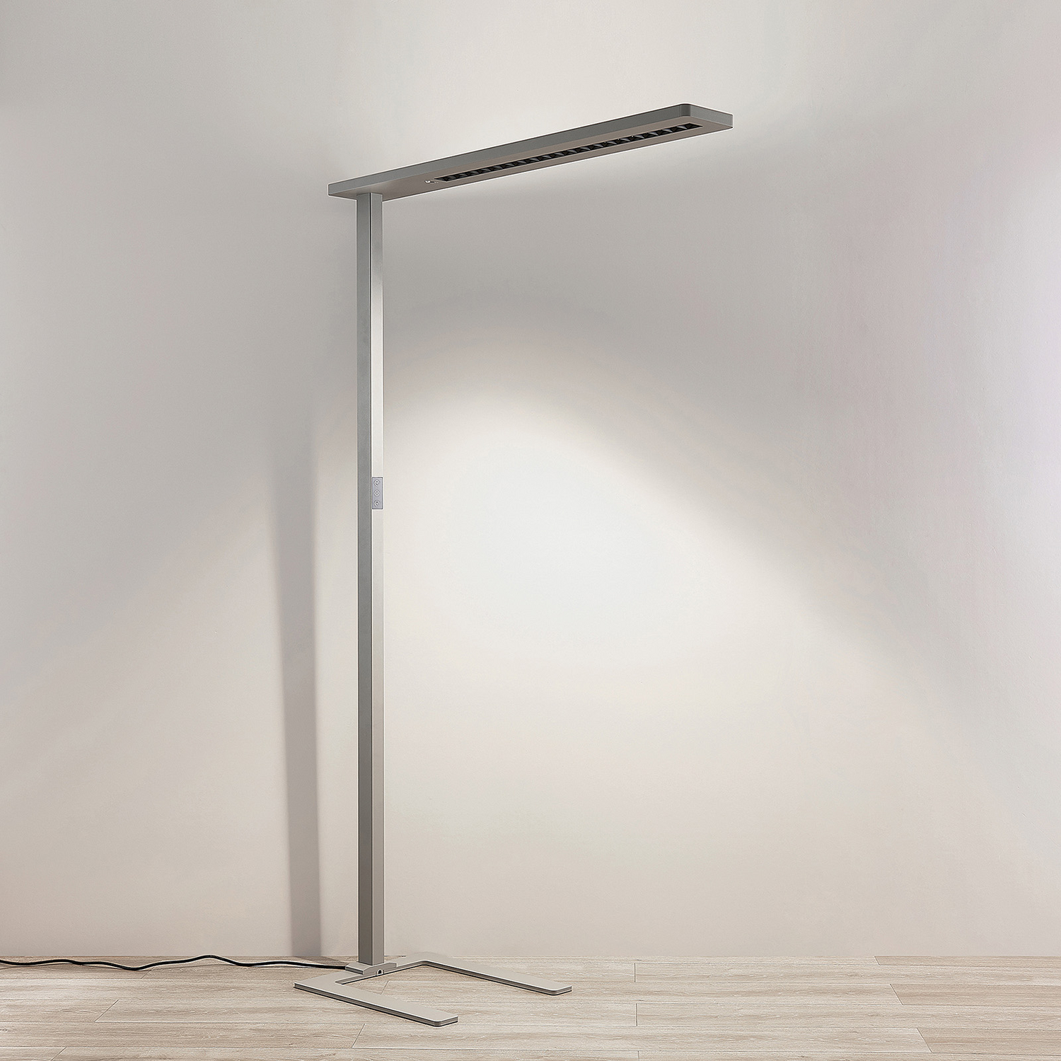 B-Ware LED Stehlampe Ionel Arcchio Direkt Indirekt Tageslichtsensor Stehleuchte Büro