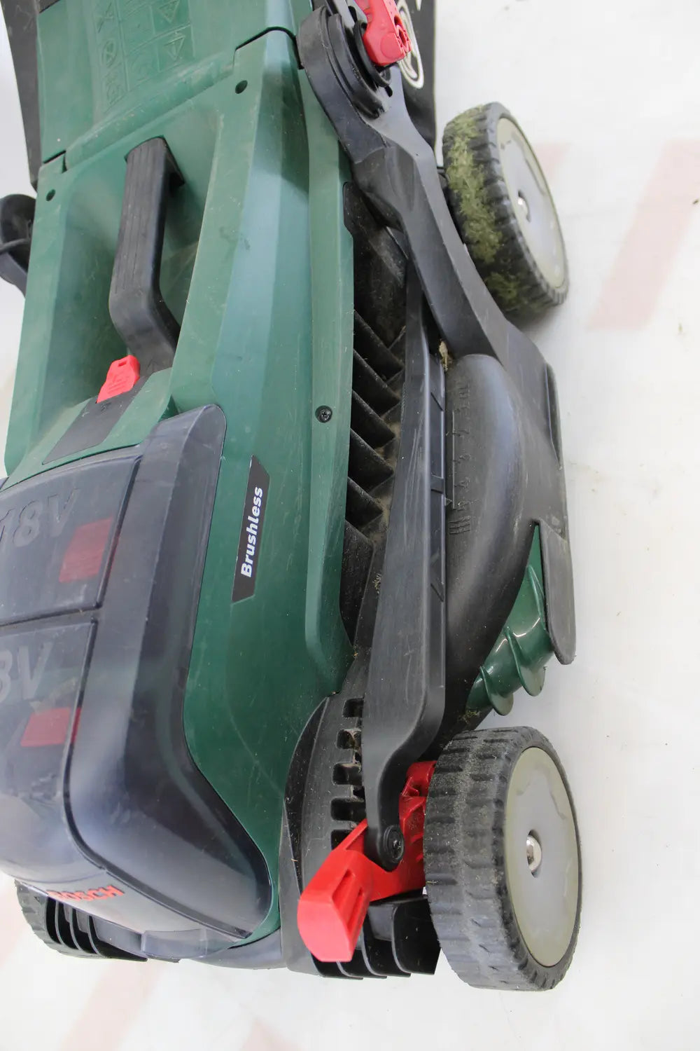 C-Ware Bosch Akku Rasenmäher Rasenschneider Universal Rotak Syneon Siehe Text/Foto - 4059952641867