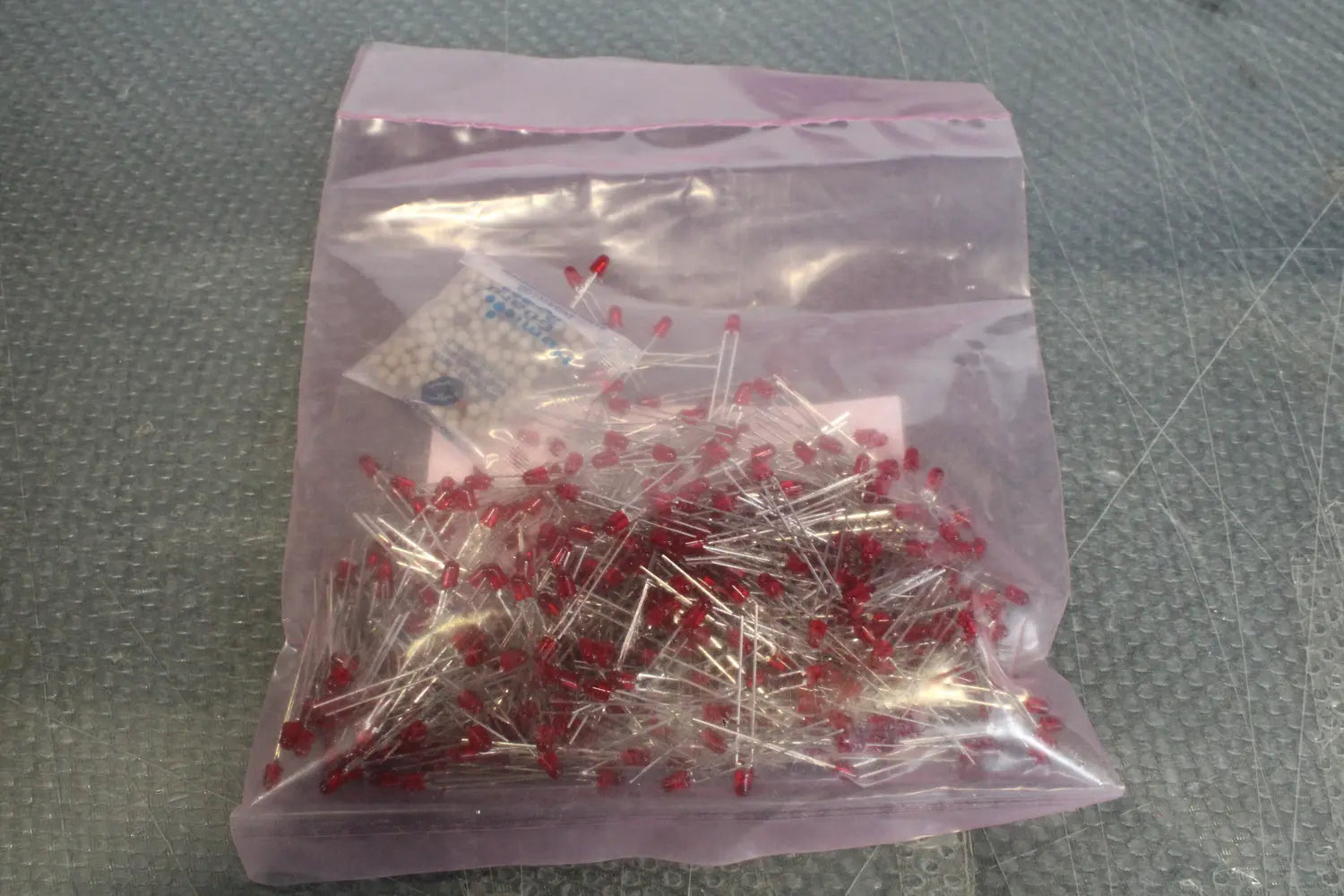 B-Ware Broadcom Led Leuchtdiode Lampe Rot Bedrahtet 3 Mm 45 Mcd 60 Grad 20 M A 600 Stück - 2050000589362