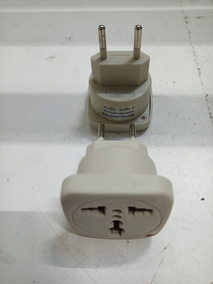 20 Stück TERMINATOR 2WAY weltweit Reise Adapter Strom Stecker 110-250V