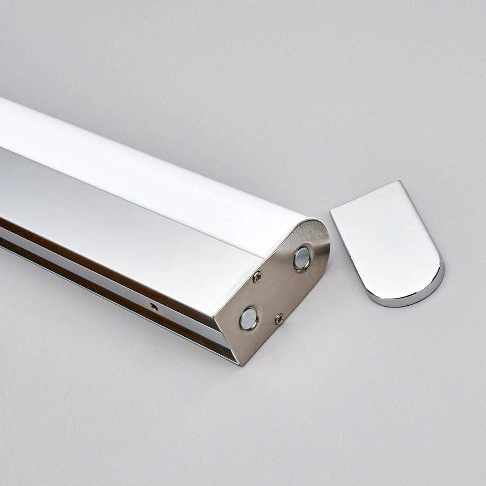 Applique murale LED Lindby pour salle de bain, modèle Philippa, semi-circulaire, 88 cm, 10 W (équivalent 700 W), produit de seconde main. 
