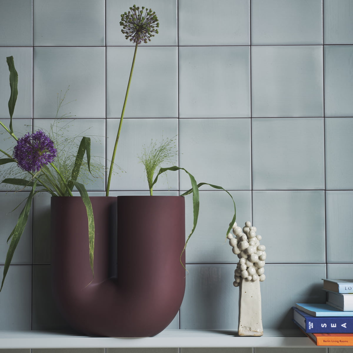 Muuto Vase Kink Porzellan Hellgrün Skulpturale Vase Mit Zwei öffnungen  B-Ware