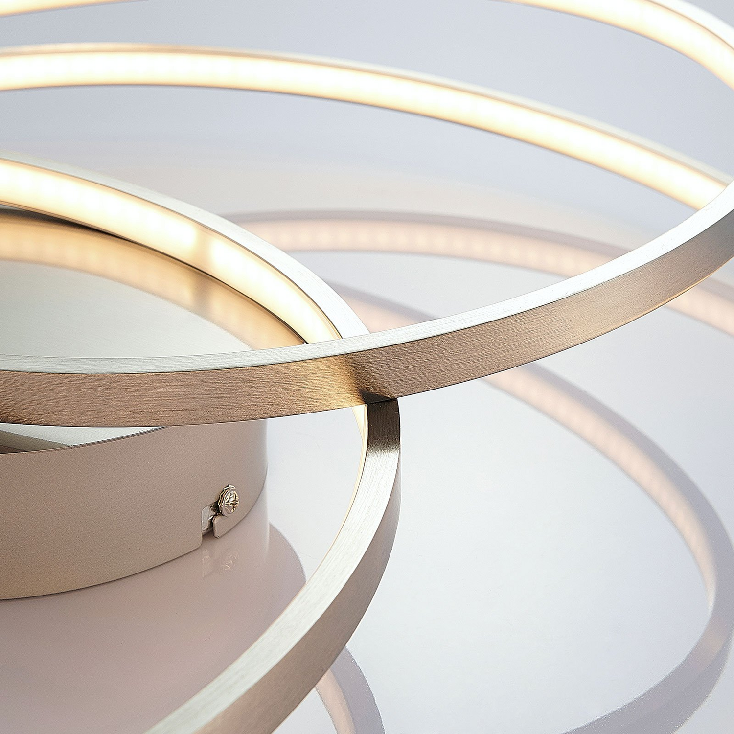 Plafonnier LED Lindby Ronka de qualité B, lampe de salon, finition nickel