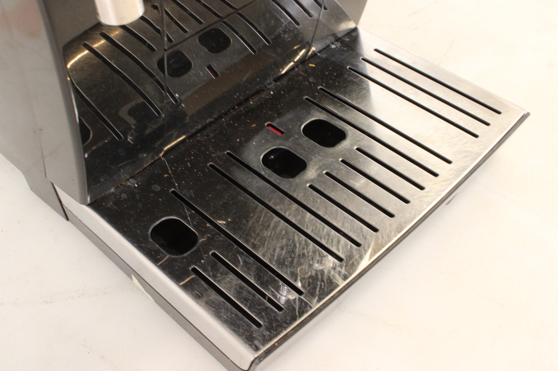 DeLonghi Kaffeevollautomat Kaffeemaschine Dinamica Schwarz LatteCrema System - 8004399331167