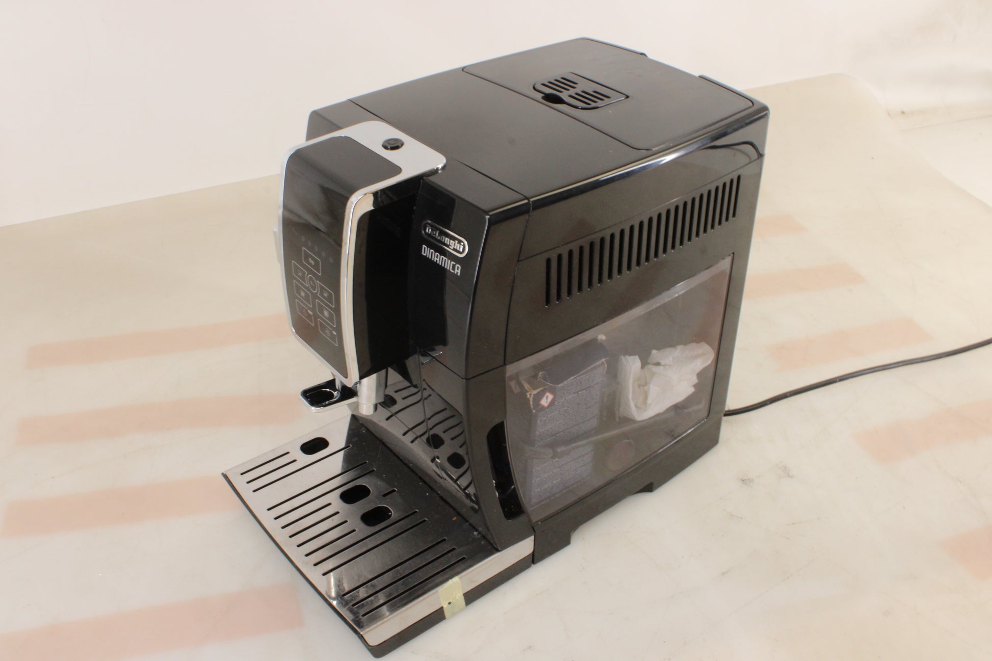 DeLonghi Kaffeevollautomat Kaffeemaschine Dinamica Schwarz LatteCrema System - 8004399331167
