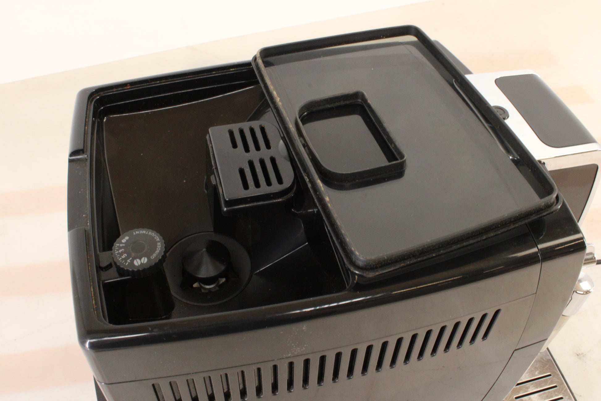DeLonghi Kaffeevollautomat Kaffeemaschine Dinamica Schwarz LatteCrema System - 8004399331167