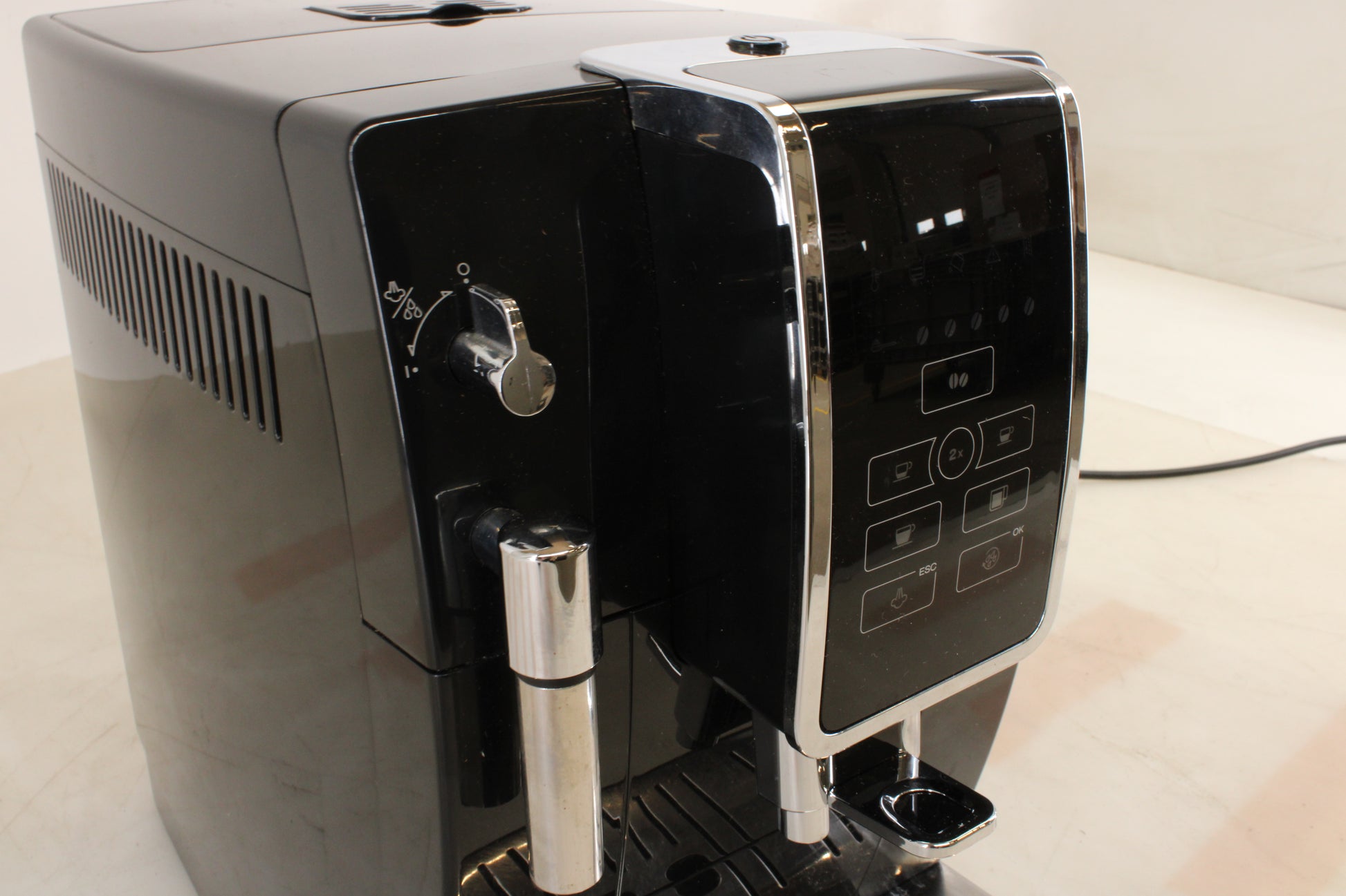 DeLonghi Kaffeevollautomat Kaffeemaschine Dinamica Schwarz LatteCrema System - 8004399331167