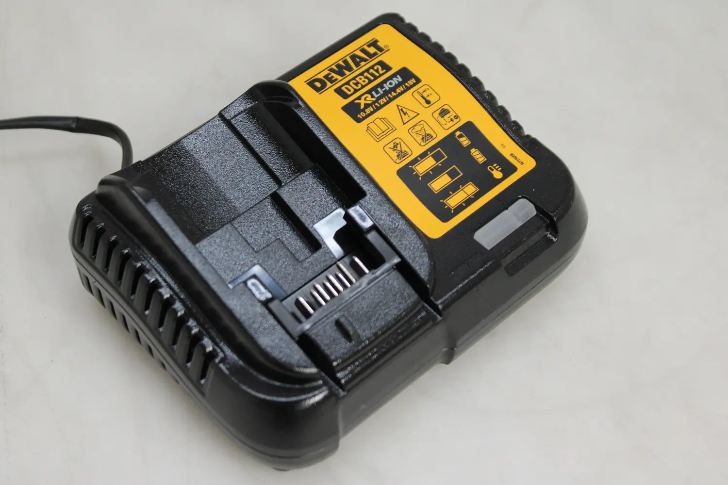 B-Ware De Walt Ladegerät Akkulader Xr Li Ion Akku Dcb 112 Für 10.8 14.4 18 V Batterien - 5035048493120