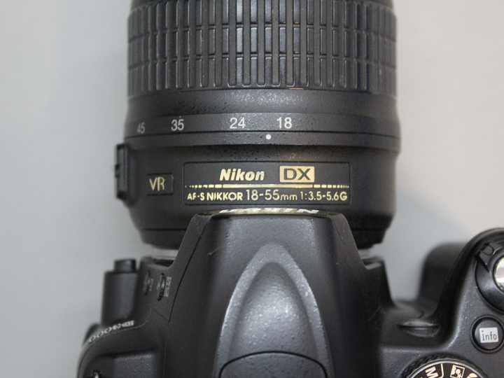 Nikon D3000 SLR-Digitalkamera Kamera Spiegelreflexkamera SIEHE TEXT/FOTO