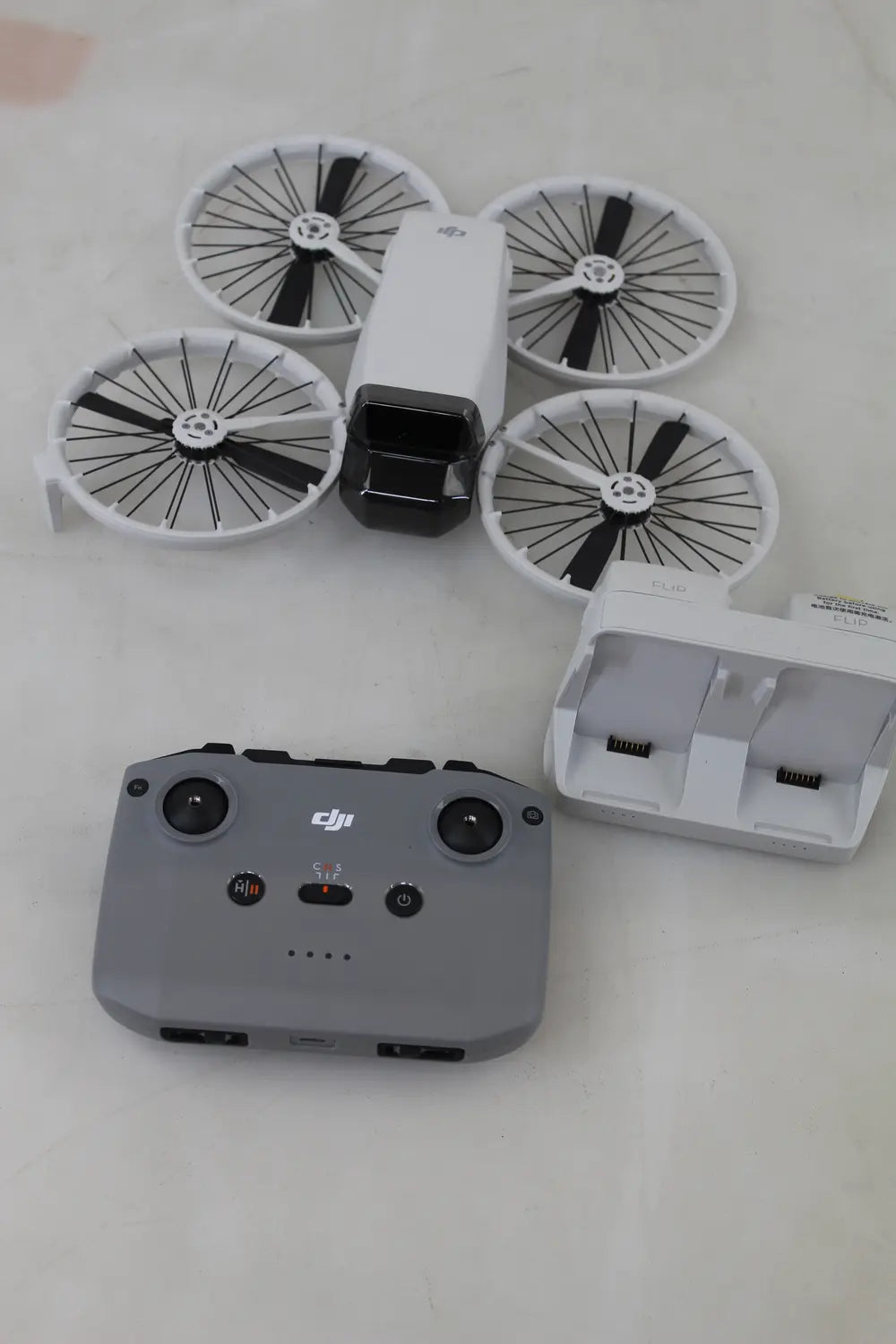 C-Ware Dji Drone Quadrocopter Kamera Flip Fly More Combo Faltbar 48 Mp Siehe Text/Foto - 6941565992536