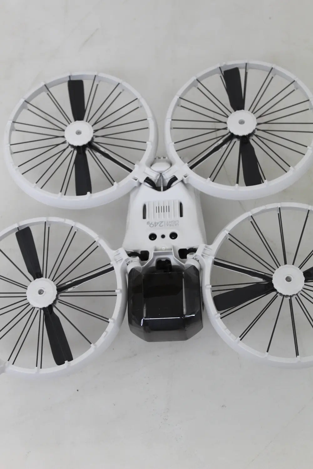 C-Ware Dji Drone Quadrocopter Kamera Flip Fly More Combo Faltbar 48 Mp Siehe Text/Foto - 6941565992536