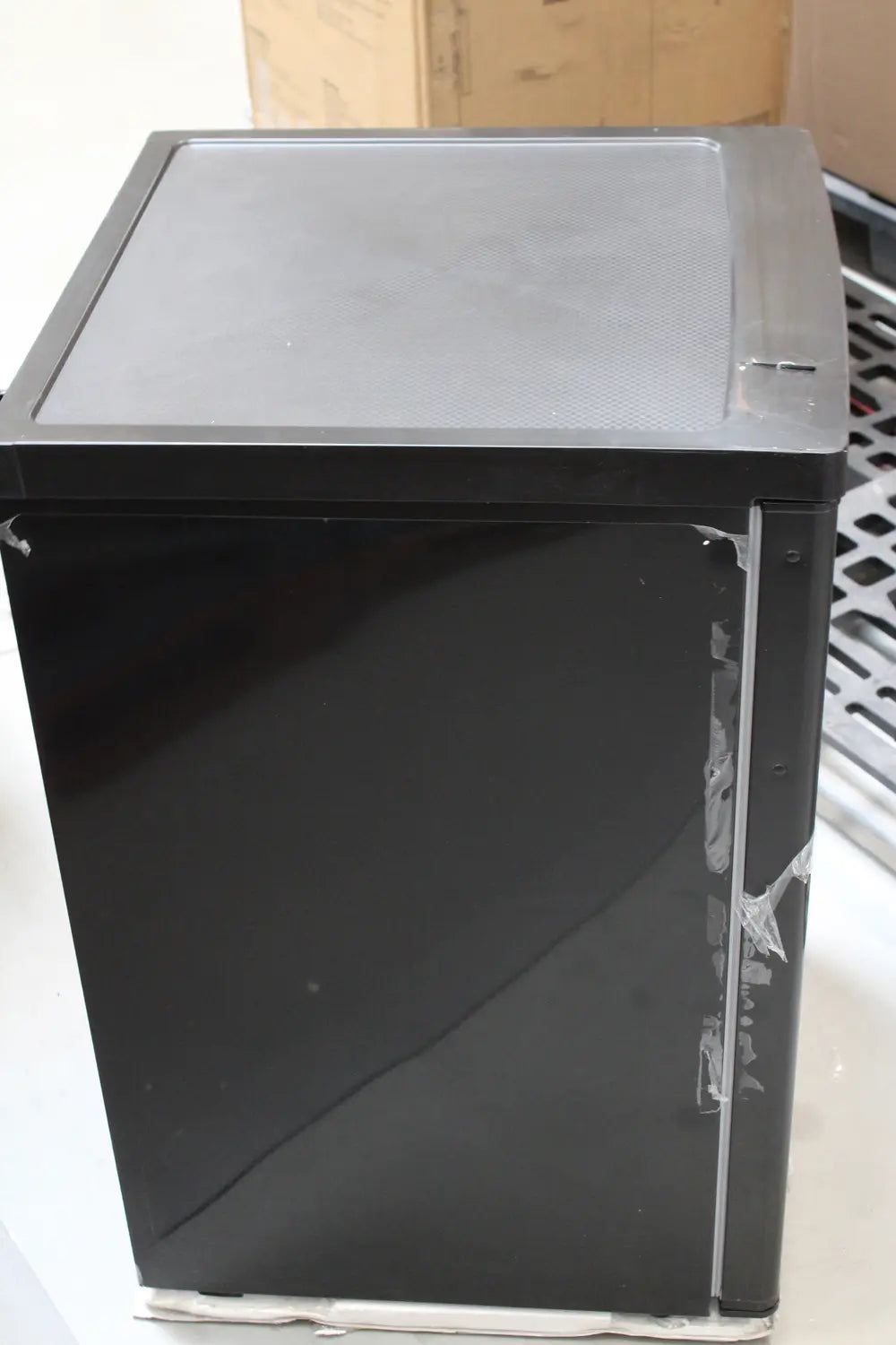 C-Ware Domo Do91124 Kühlschrank Kühlgerät Minibar Standgerät Schwarz Siehe Text/Foto - 5411397157607