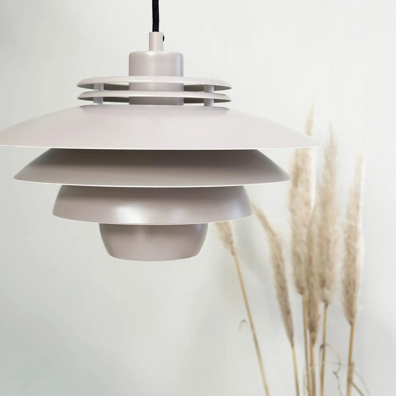 B-Ware Dyberg Larsen Hängelampe Pendelleuchte Ejka Mini Deckenlampe ø30cm Metall Beige  - 5704709094111