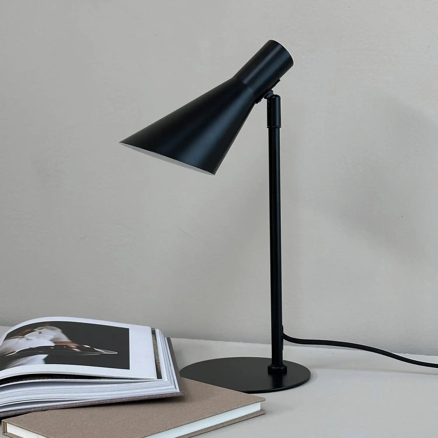 B-Ware Dyberg Larsen Tischlampe Tischleuchte Dl12 Schwarz Metall 39,5 Cm E14 Led Lampe - 5704709093817