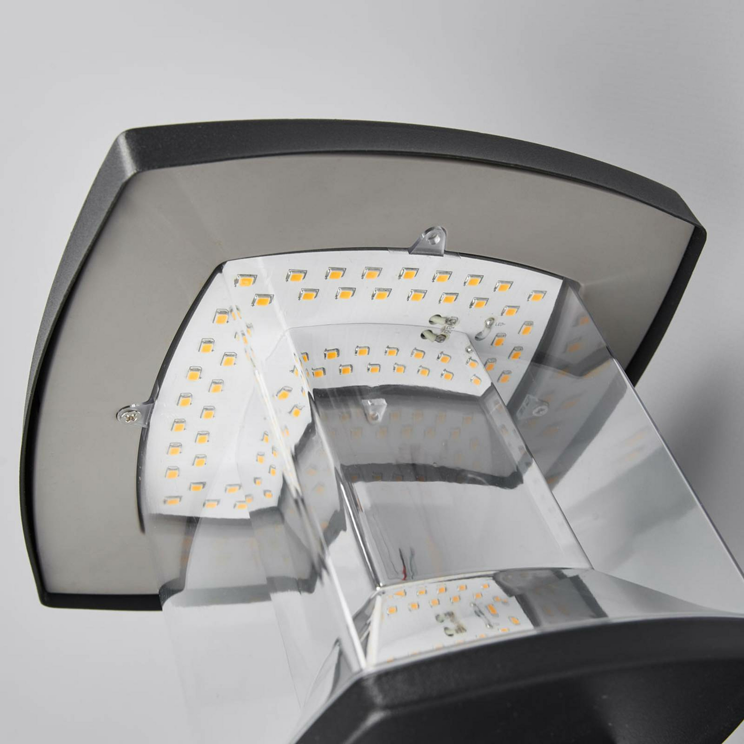 Applique murale extérieure LED Lindby Askan, lampe d'extérieur en acier inoxydable noir (produit de seconde main).