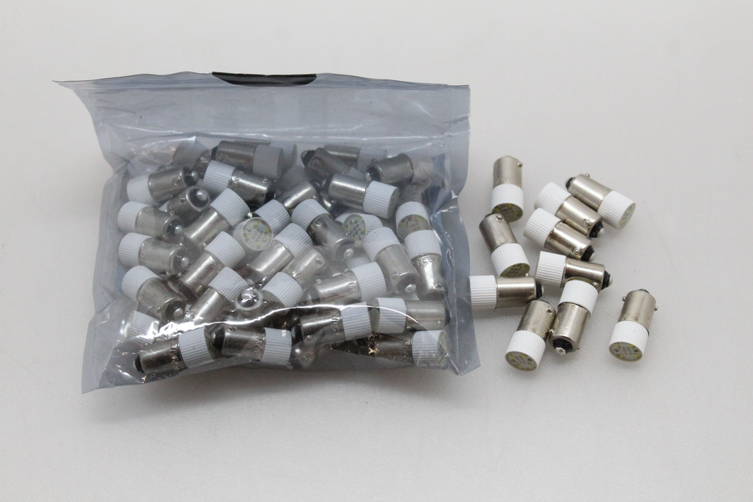Barthelme 70113282 T10 Ba9 S Multi 4 Chips Flat Lampe Weiß 6 V 60 Stück B-Ware