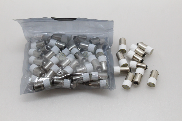 Barthelme 70113282 T10 Ba9 S Multi 4 Chips Flat Lampe Weiß 6 V 60 Stück B-Ware
