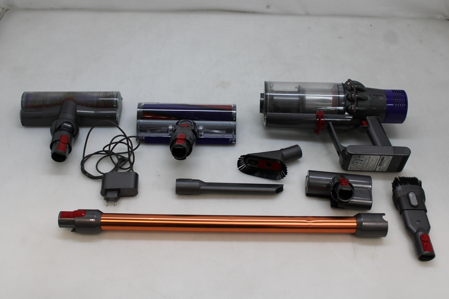 D-Ware Dyson V10 Absolute 226397 01 Akku Handstaubsauger Staubsauger Defektware