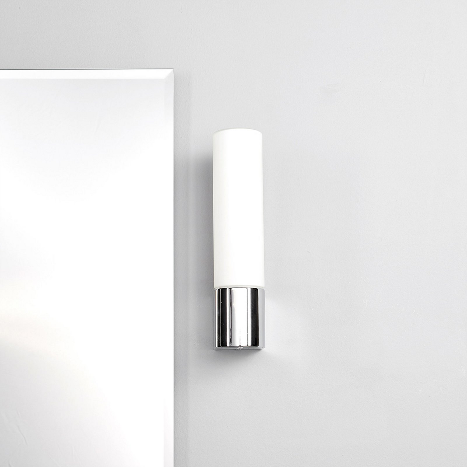 Lampe murale Lindby Practical Mirror Lamp Melike avec douille, qualité B 